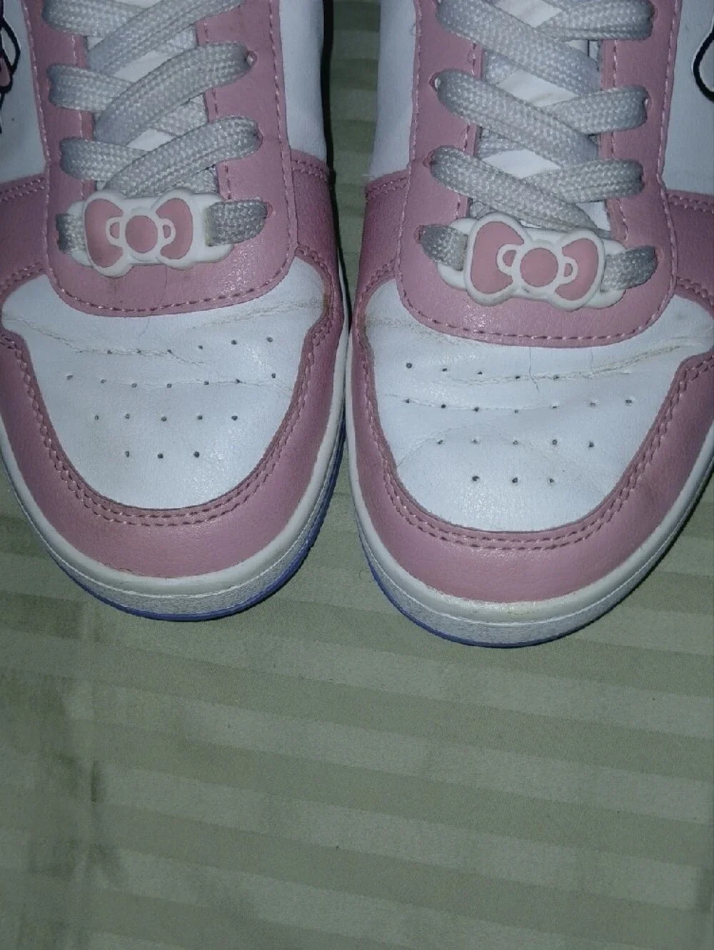 Womens Pink & Purple Hello Kitty Low Top Sneakers Sz: 8